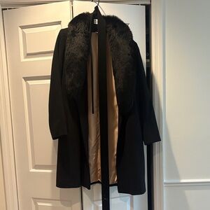 Chic Black Coat with Faux Fur Collar